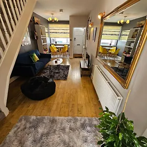 https://charming-house.brighton-hotels-england.com