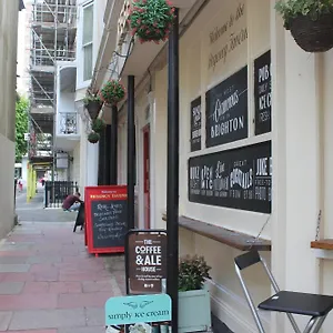 https://apt-russell-square-4-city.brighton-hotels-england.com
